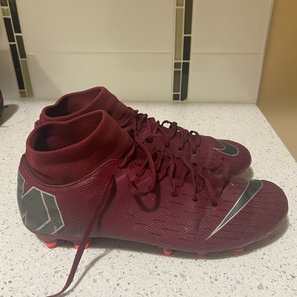 Boys Nike cleats - Picture 4 of 5